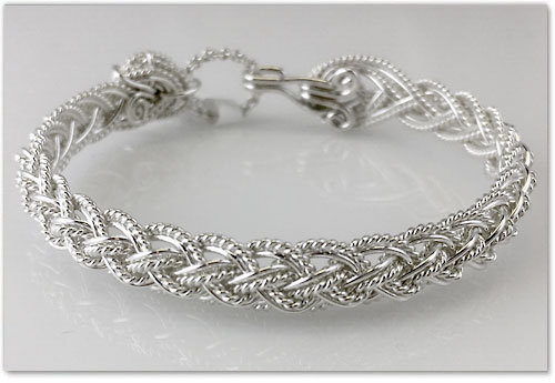 <strong>Sterling Silver Bracelet</strong><br>
Height: 9 mm. - Size: 6 1/2 in.<br>
By Varsha Titus