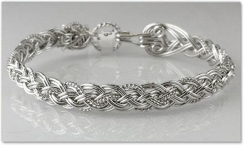 <strong>Sterling Silver Bracelet</strong><br>
Height: 11 mm. - Size: 6 1/2 in.<br>
By Varsha Titus